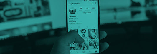¿Cómo personalizar el favicon y la imagen que aparece al compartir mi sitio en chats y redes sociales en Shopify? 